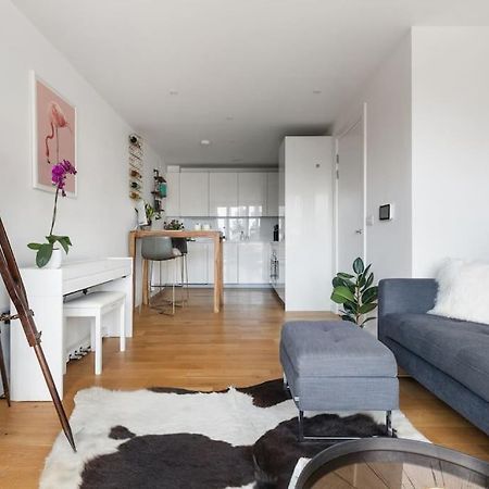 Modern New 1-Bedroom Home Stunning Views London Exterior photo