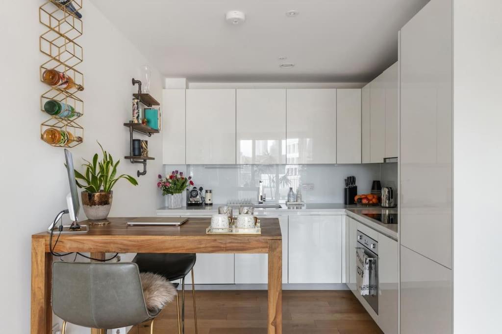 Modern New 1-Bedroom Home Stunning Views London Exterior photo