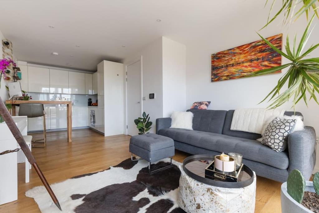 Modern New 1-Bedroom Home Stunning Views London Exterior photo